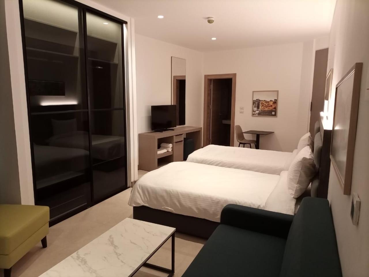 Liv Weibdeh Hotel Suites Amman Zewnętrze zdjęcie