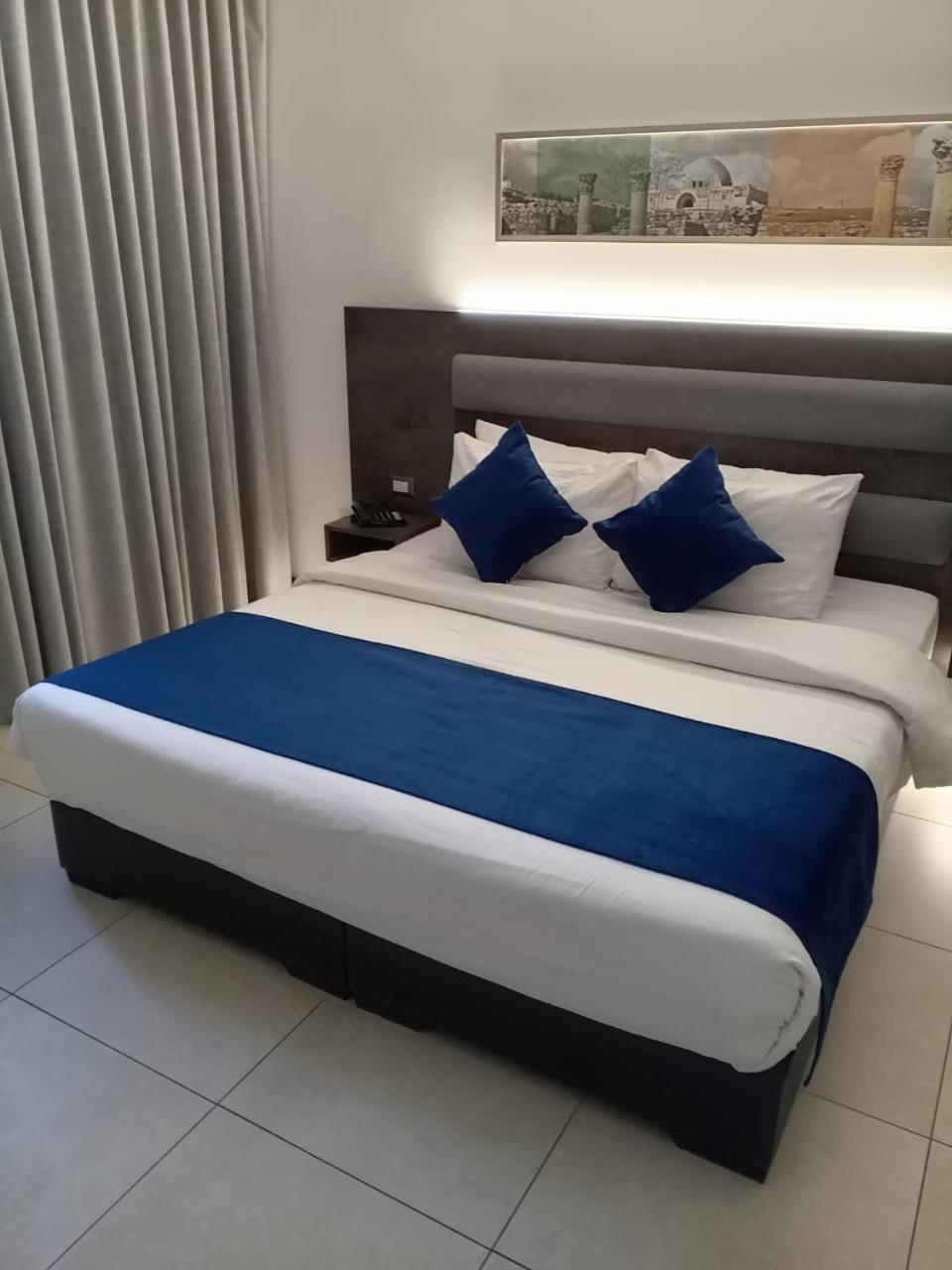 Liv Weibdeh Hotel Suites Amman Zewnętrze zdjęcie